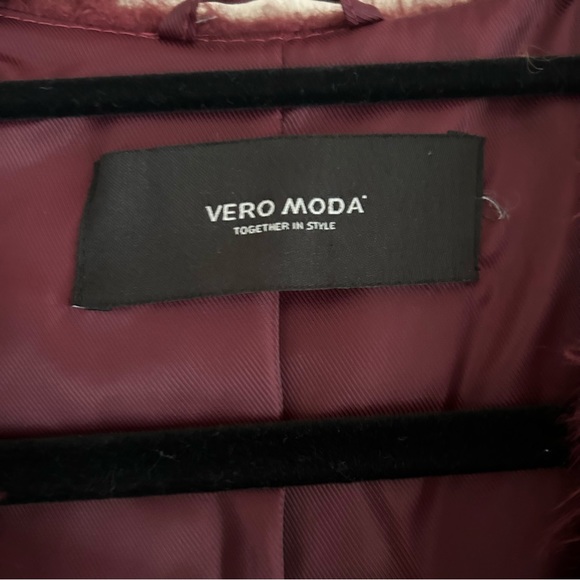 Vero Moda Faux Fur Jacket Burgundy Size S - Picture 2 of 4